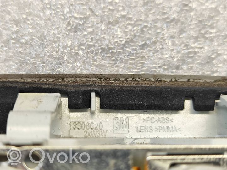 Opel Meriva B Lampka wewnętrzne drzwi tylnych 13306020