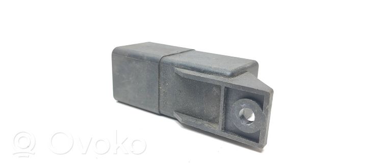 Volvo S60 Glow plug pre-heat relay 0281003047