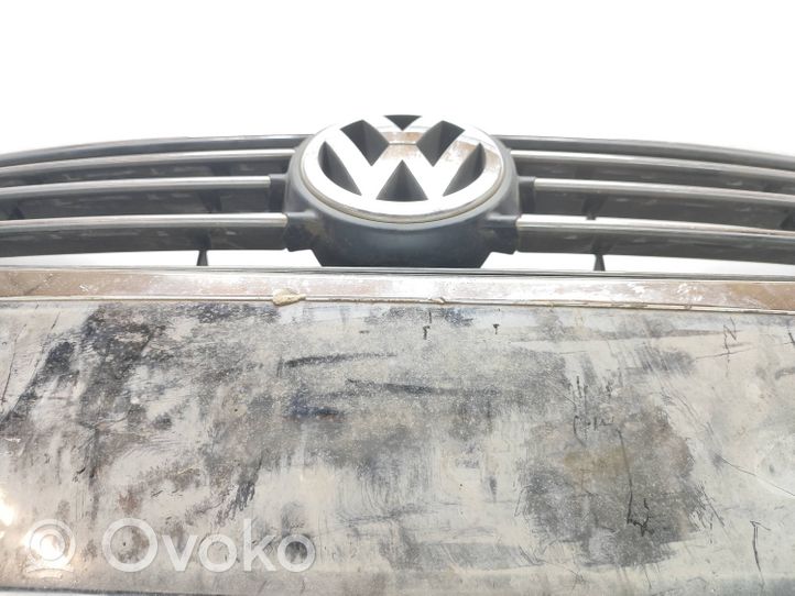 Volkswagen Touran I Etupuskurin ylempi jäähdytinsäleikkö 1T0853651G