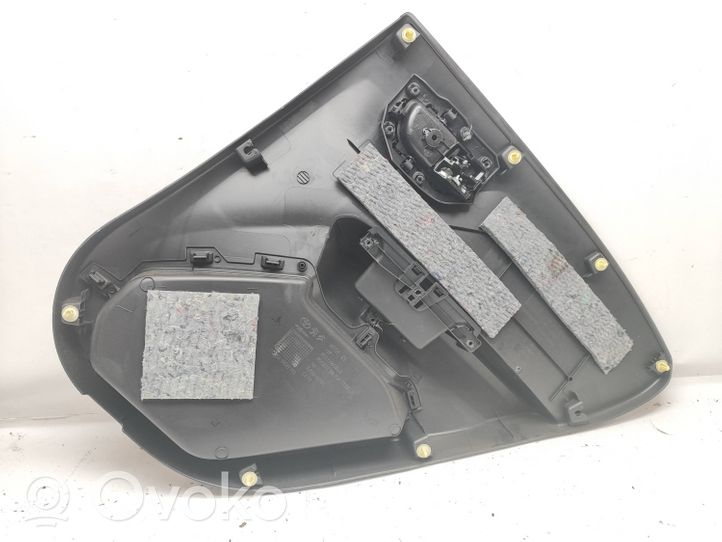 Toyota Aygo AB40 Rivestimento del pannello della portiera posteriore 677880H020