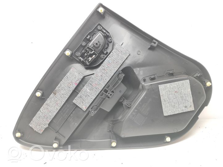 Toyota Aygo AB40 Rivestimento del pannello della portiera posteriore 677870H020