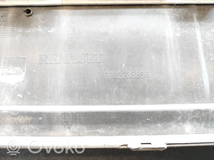 Renault Trafic III (X82) Zderzak przedni 620223380R