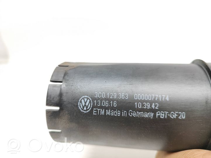 Volkswagen Touran II Przepływomierz masowy powietrza MAF 3C0129363