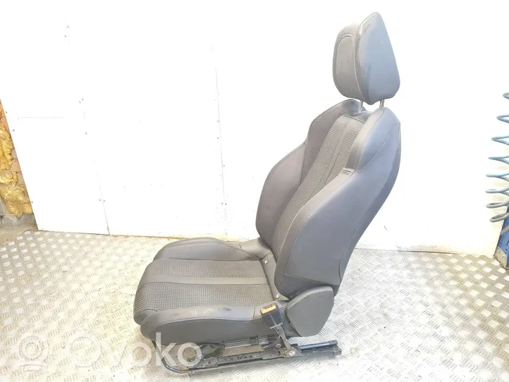 Peugeot 208 Front passenger seat 