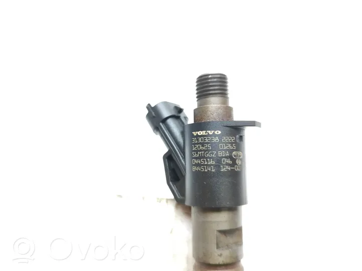 Volvo V40 Fuel injector 31303238