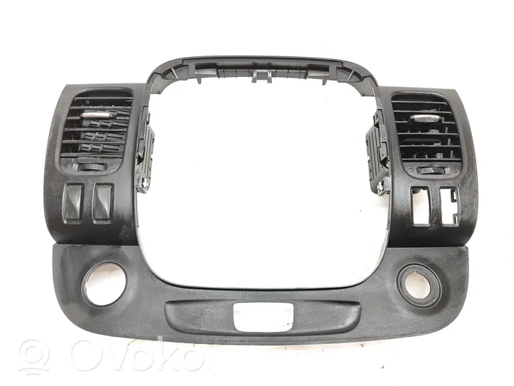 Renault Trafic III (X82) Radio/GPS head unit trim 682607479R