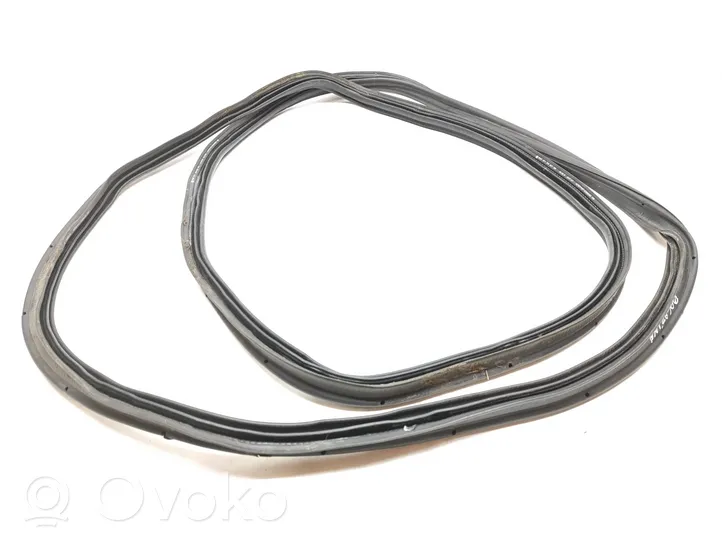 Volkswagen Touareg II Trunk rubber seal (body) 