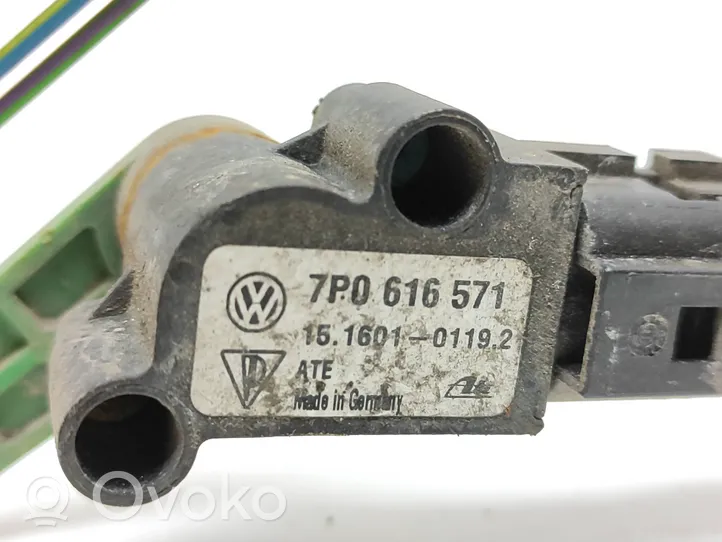 Volkswagen Touareg II Capteur de niveau de phare 7P0616571