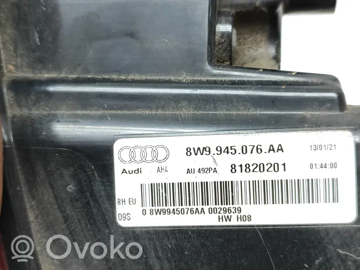 Audi A4 S4 B9 8W Galinis žibintas dangtyje 8W9945076AA