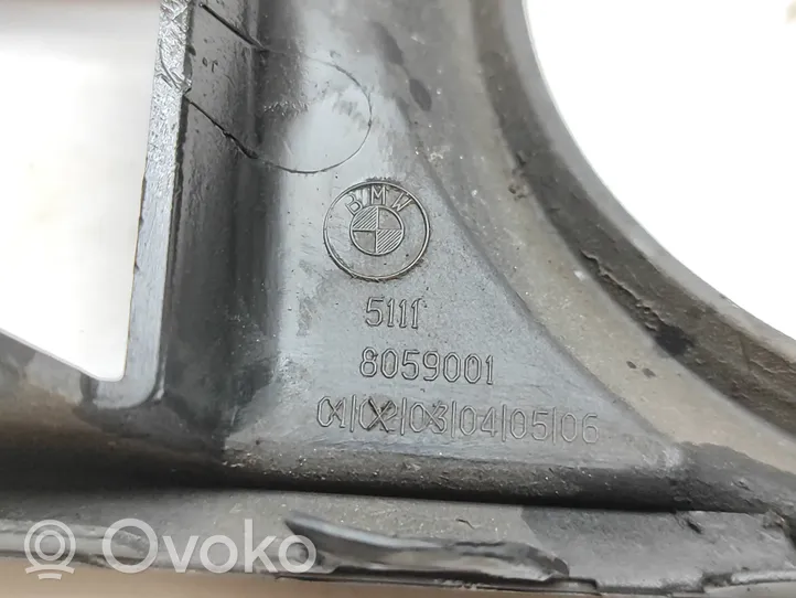 BMW 5 F10 F11 Pretmiglas luktura dekoratīvais režģis 8059001