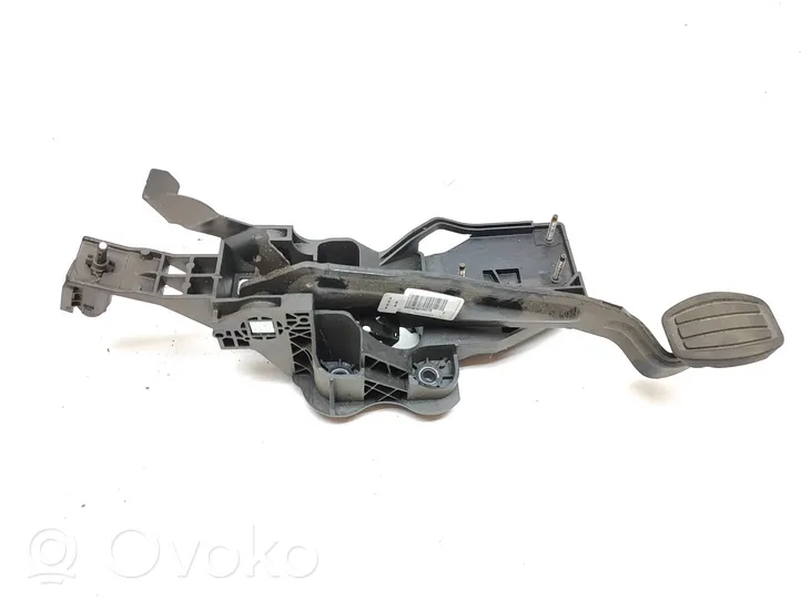 Peugeot 5008 II Pédale de frein 9807994480