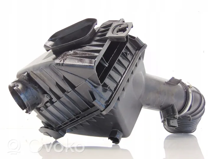 Audi RS4 B7 Oro filtro dėžė 079133835L