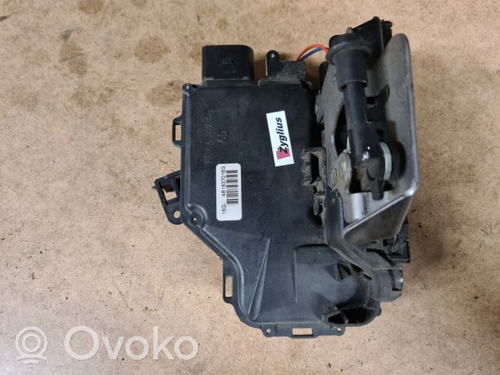 Audi A6 S6 C5 4B Priekinė durų spyna 4B1837016G