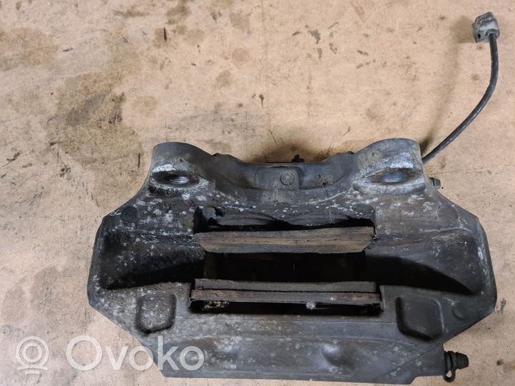 Volkswagen Touareg I Front brake caliper 209236051A