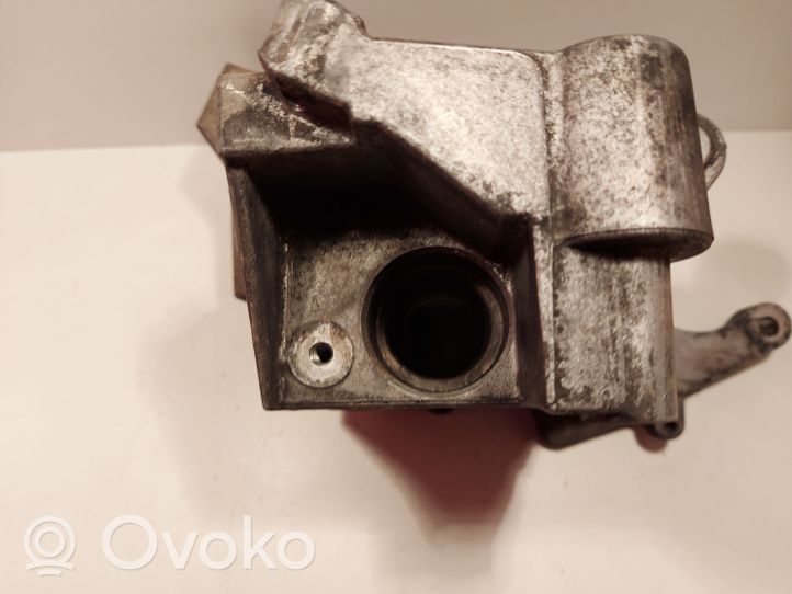 Volkswagen Touareg I Power steering pump mounting bracket 059145169AA