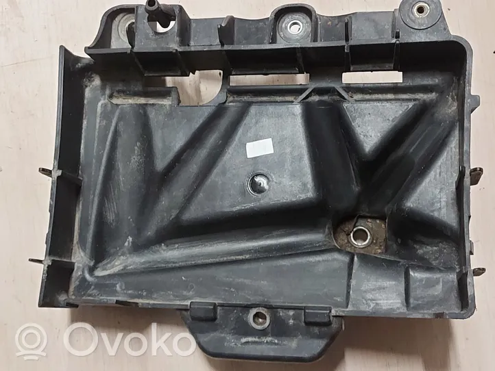 Skoda Fabia Mk2 (5J) Vassoio batteria 6Q0915331