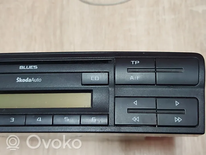 Skoda Octavia Mk2 (1Z) Radio/CD/DVD/GPS-pääyksikkö 1Z0035152E