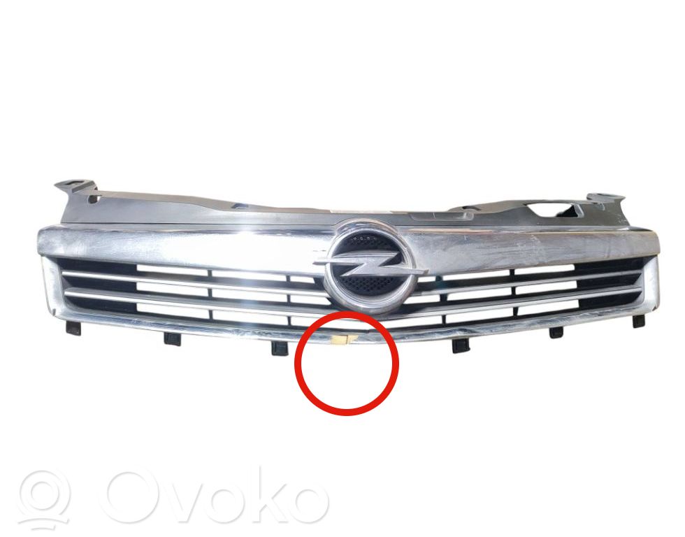 Opel Astra H Front bumper upper radiator grill 