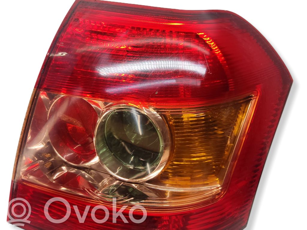 Toyota Corolla E120 E130 Aizmugurējais lukturis virsbūvē 