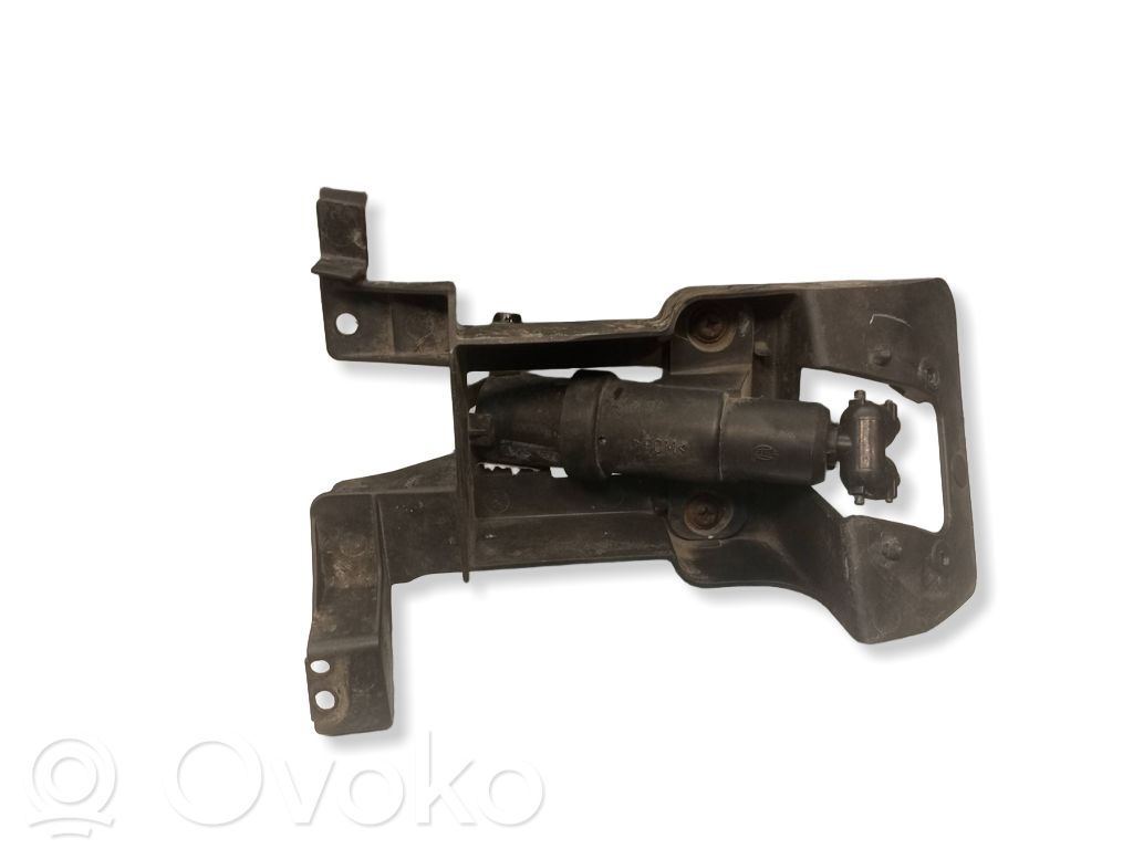 Mazda 5 Headlight washer spray nozzle 