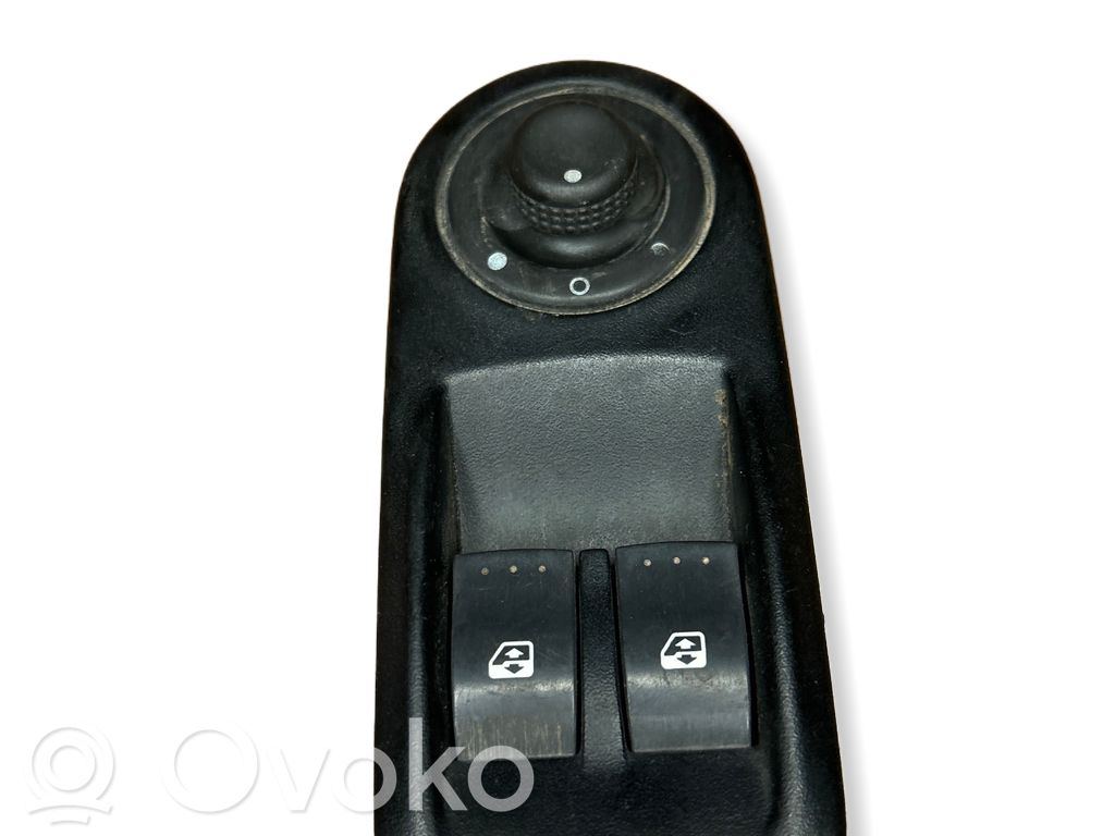 Renault Trafic II (X83) Electric window control switch 