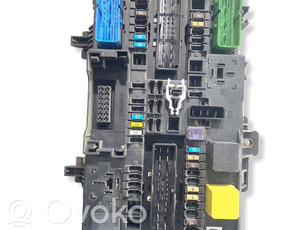 Opel Zafira B Módulo de fusible 