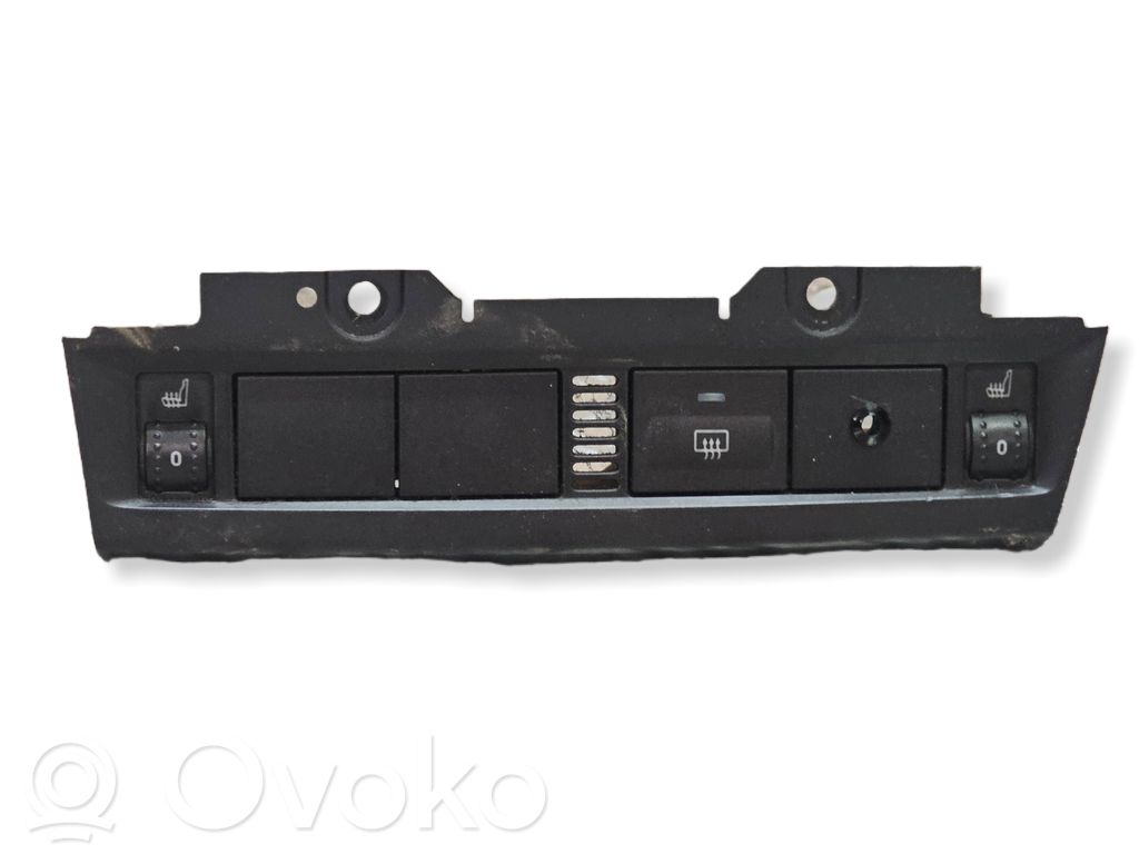 Windscreen/window heater switch   4M5113D734