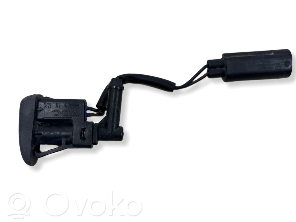 BMW 1 E81 E87 Langų skysčio purkštukas (-ai) priekinio stiklo 
