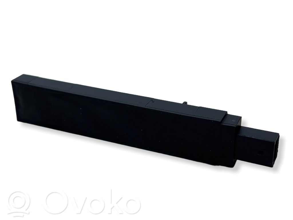 Volkswagen PASSAT B8 Aerial antenna amplifier 