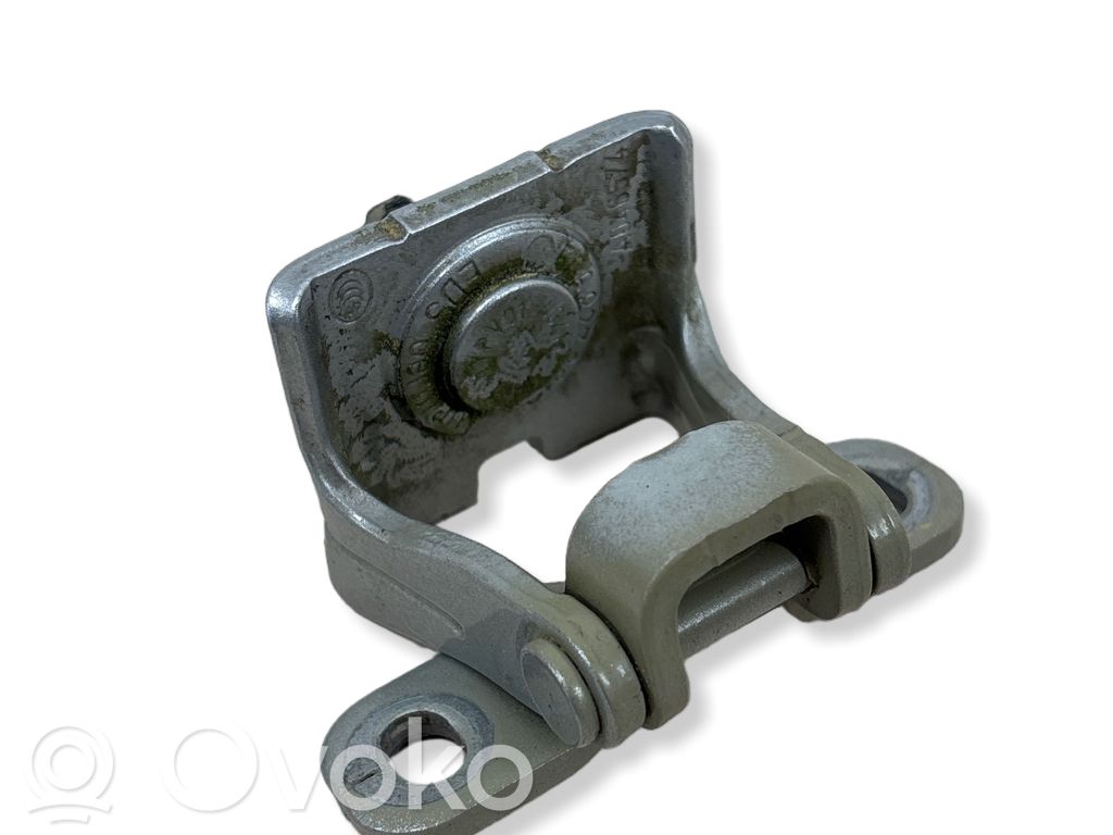 Skoda Kamiq Tailgate/trunk/boot hinge 