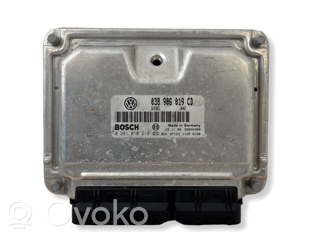 Volkswagen PASSAT B5 Engine control unit/module 