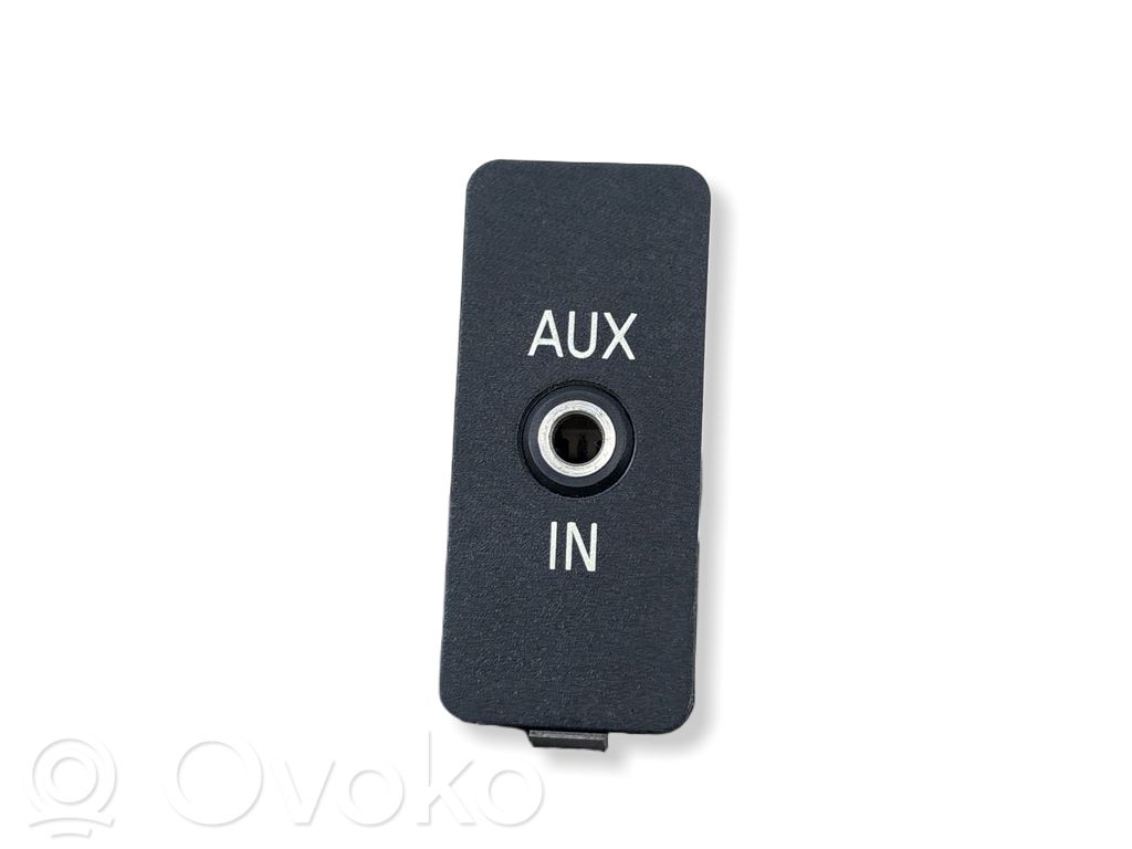 Mini One - Cooper Coupe R56 AUX in-socket connector 