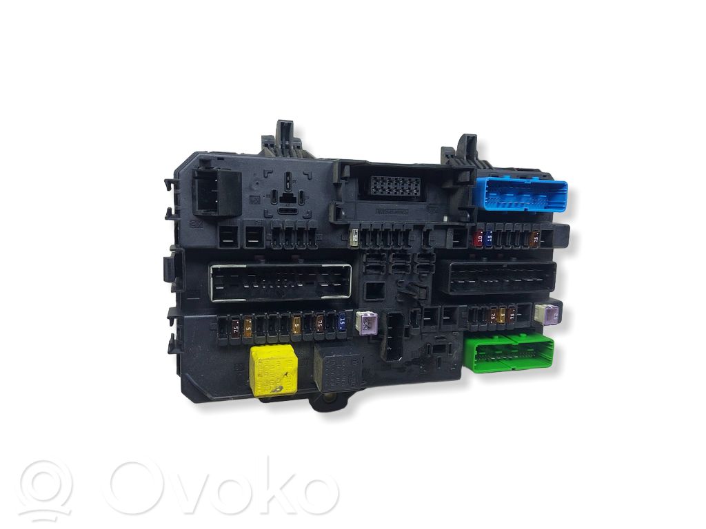 Opel Astra H Módulo de fusible 