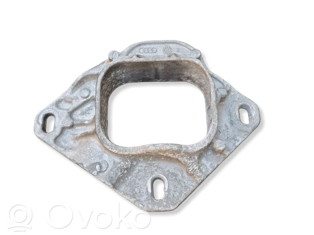 Audi A6 Allroad C7 Engine mounting bracket 