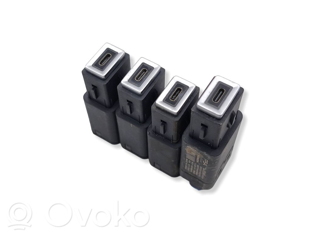 Peugeot 3008 III USB socket connector 