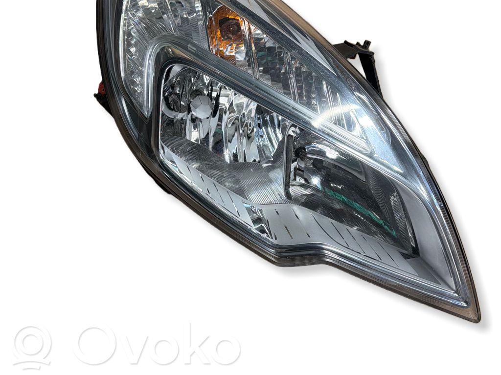 Opel Meriva B Priekinis žibintas 