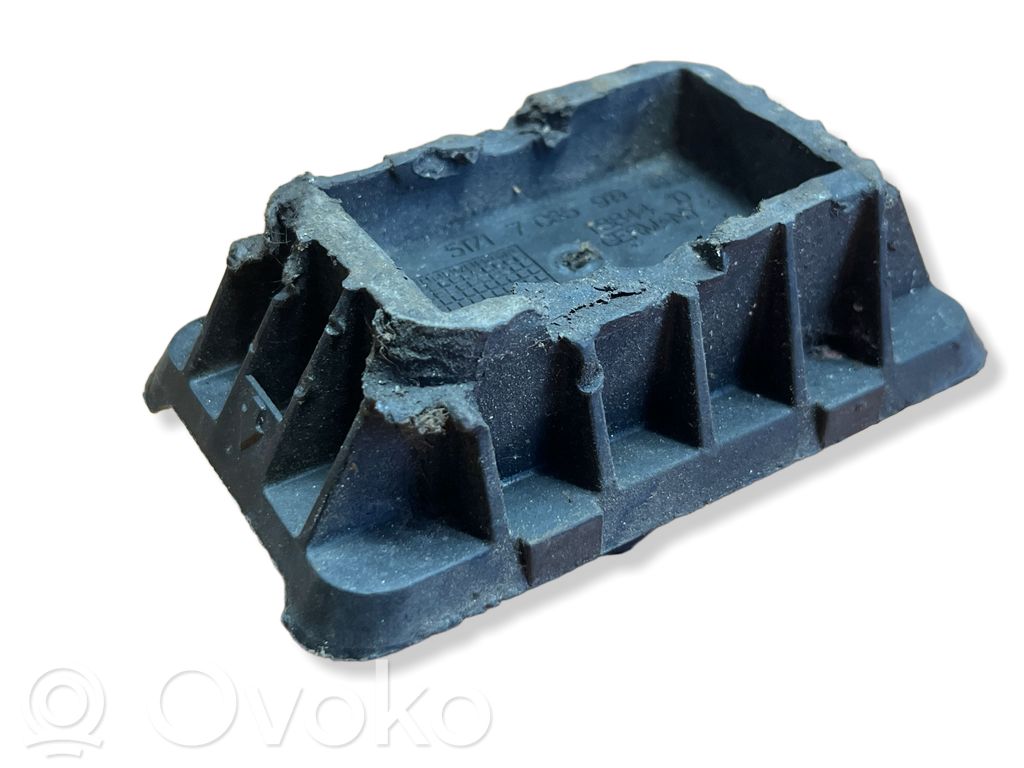 BMW 5 E60 E61 Jacking socket point 