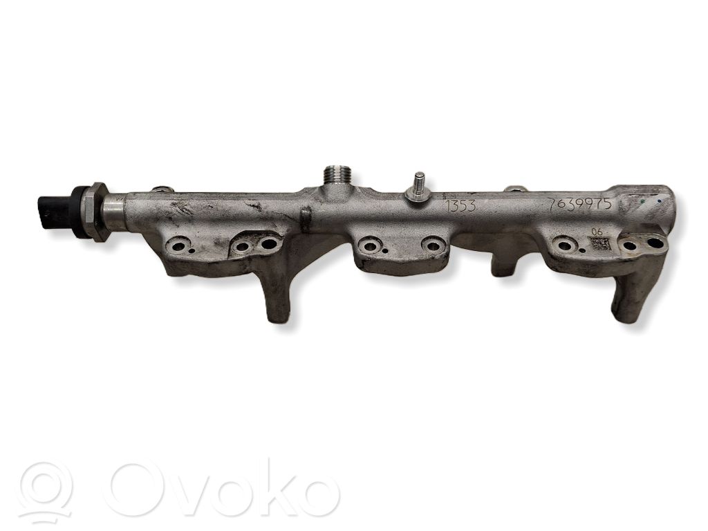 BMW 2 F46 Listwa wtryskowa 