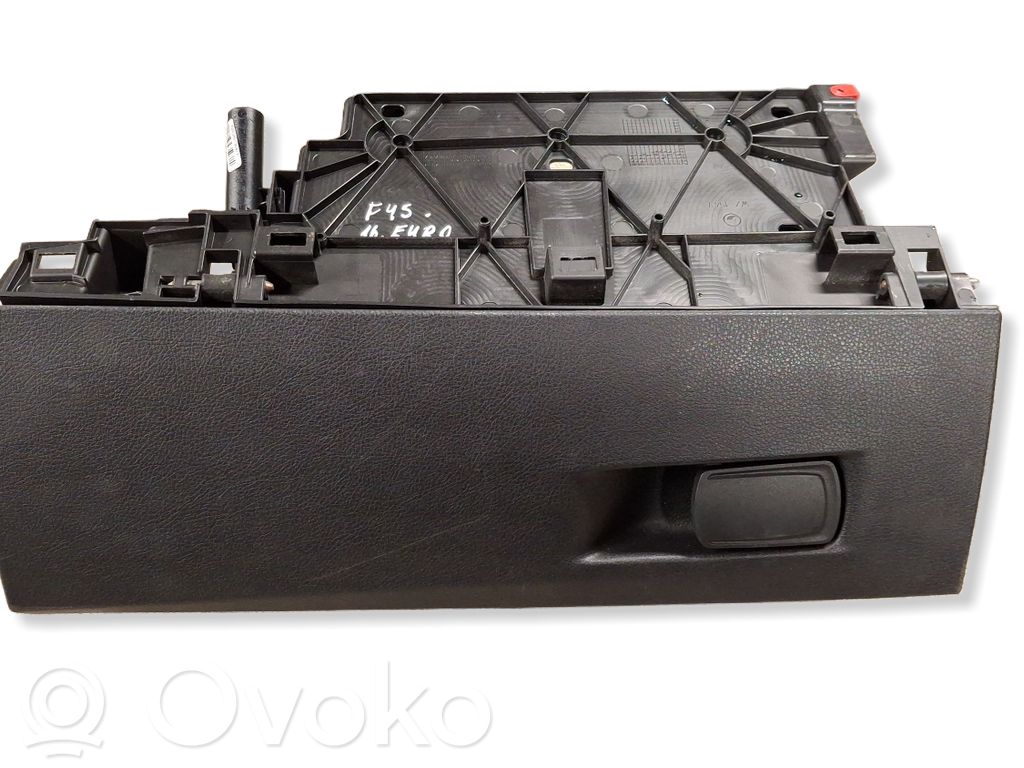 BMW 2 F46 Daiktadėžės (bordačioko) komplektas 
