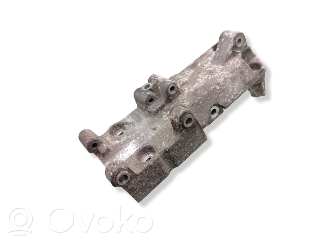 Volvo S40, V40 Engine mounting bracket 