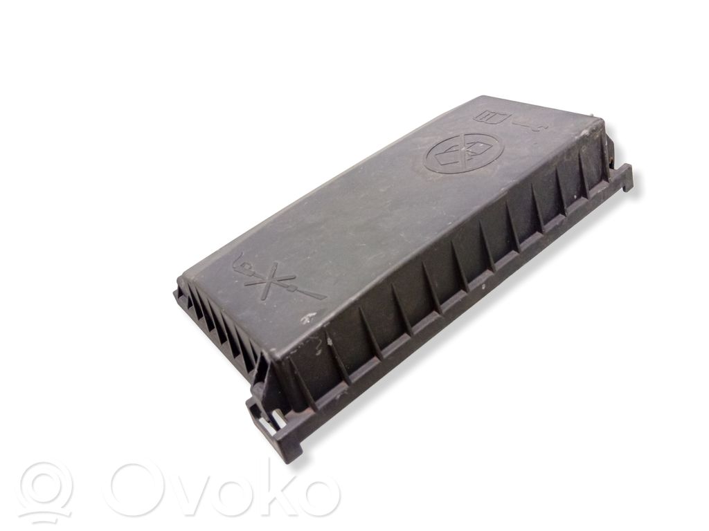 Opel Zafira C Fuse box cover 