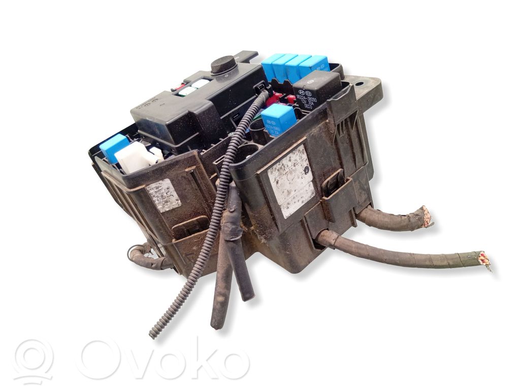 Hyundai Santa Fe Fuse module 