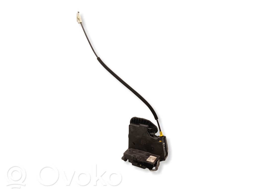 Opel Astra K Priekšpusē slēdzene 