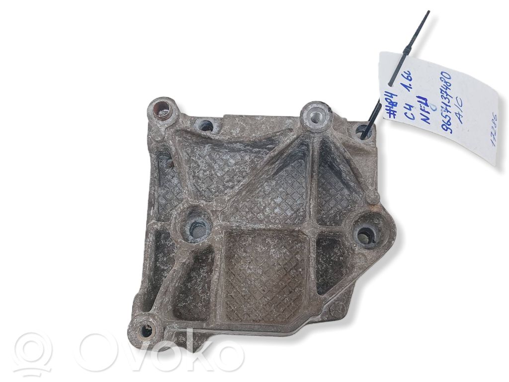 Citroen C4 I Soporte de montaje del compresor de A/C 