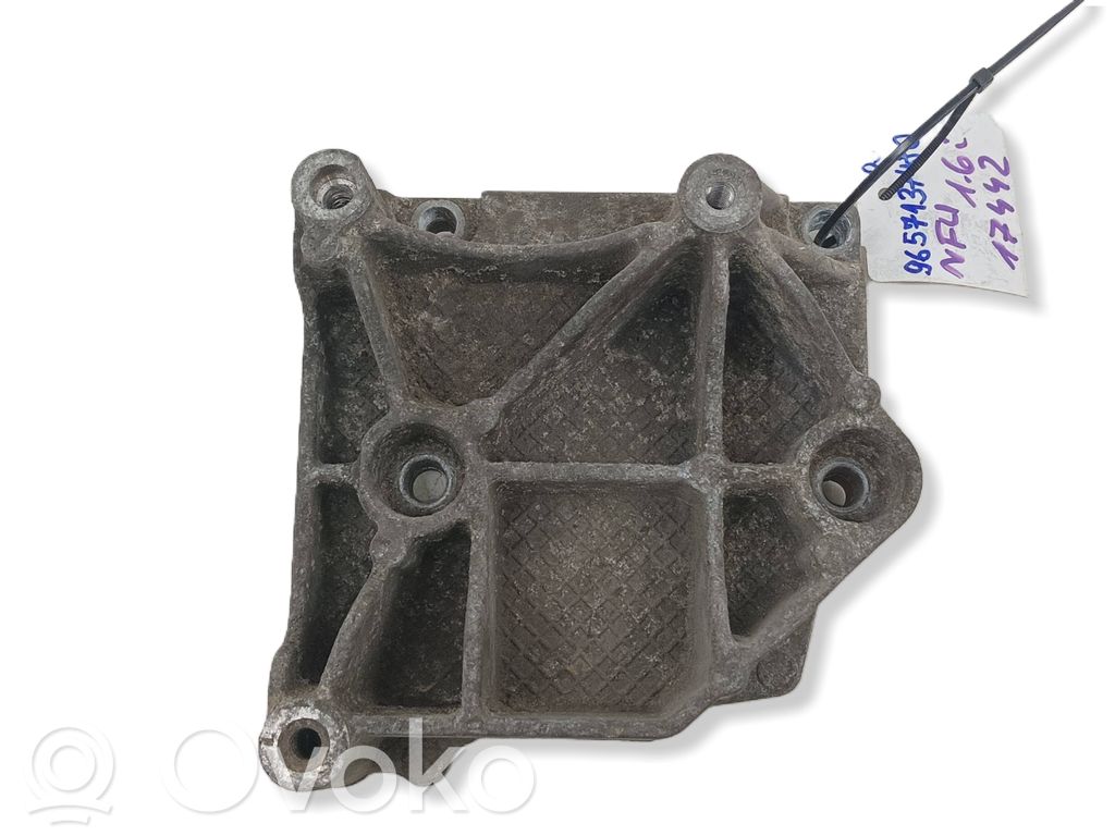 Citroen C4 I A/C compressor mount bracket 