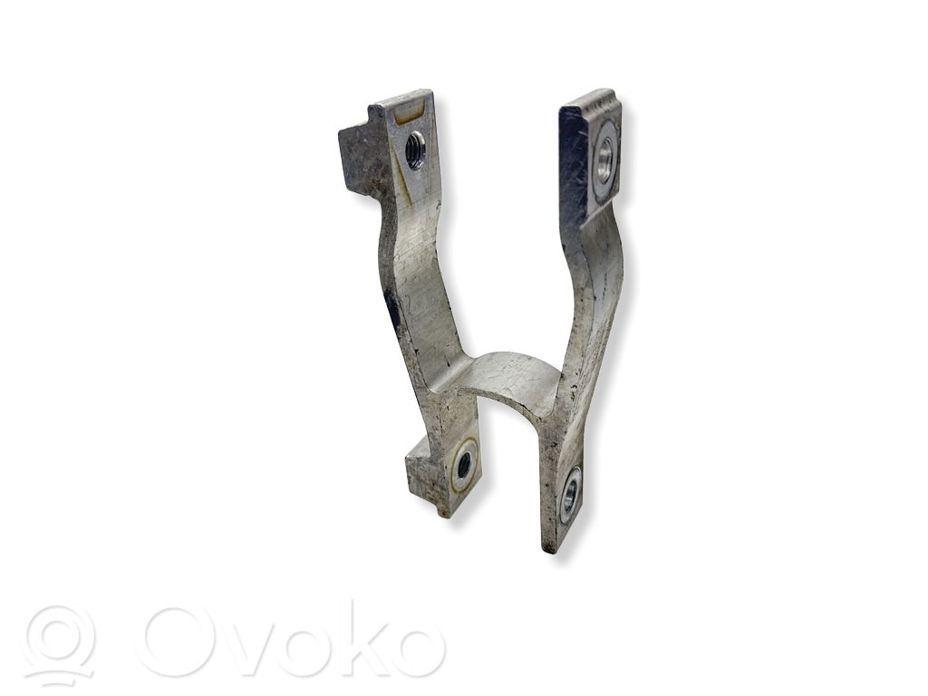 Volvo XC40 Engine mount bracket 