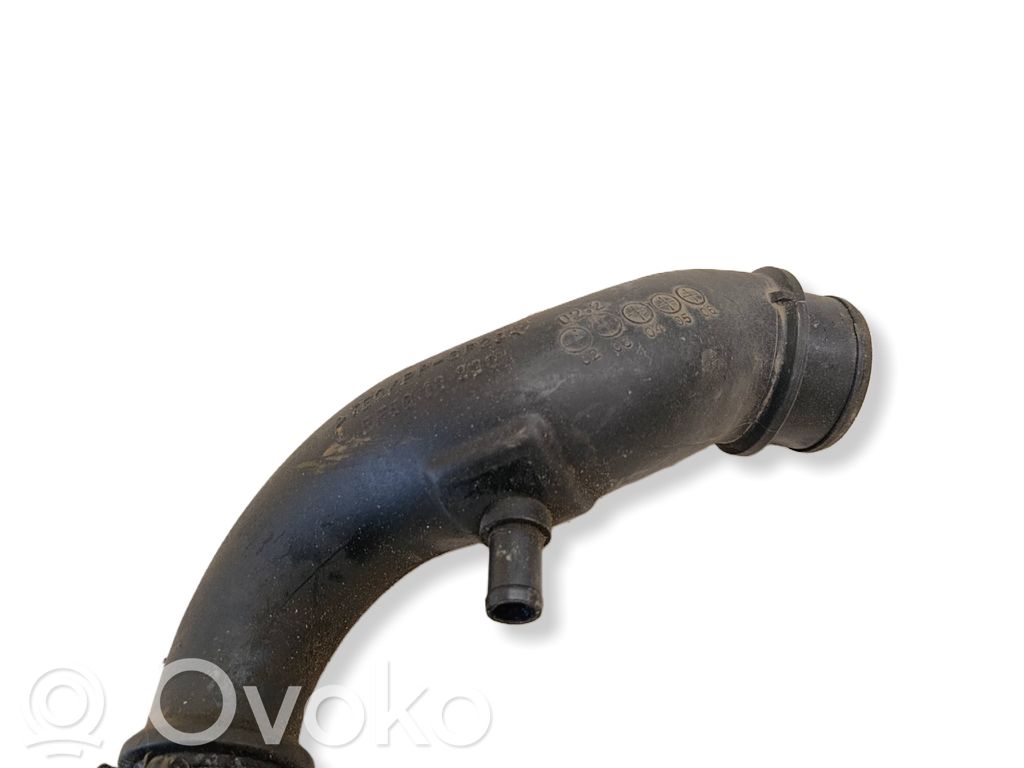 Mazda MPV Furtun/conductă intercooler 