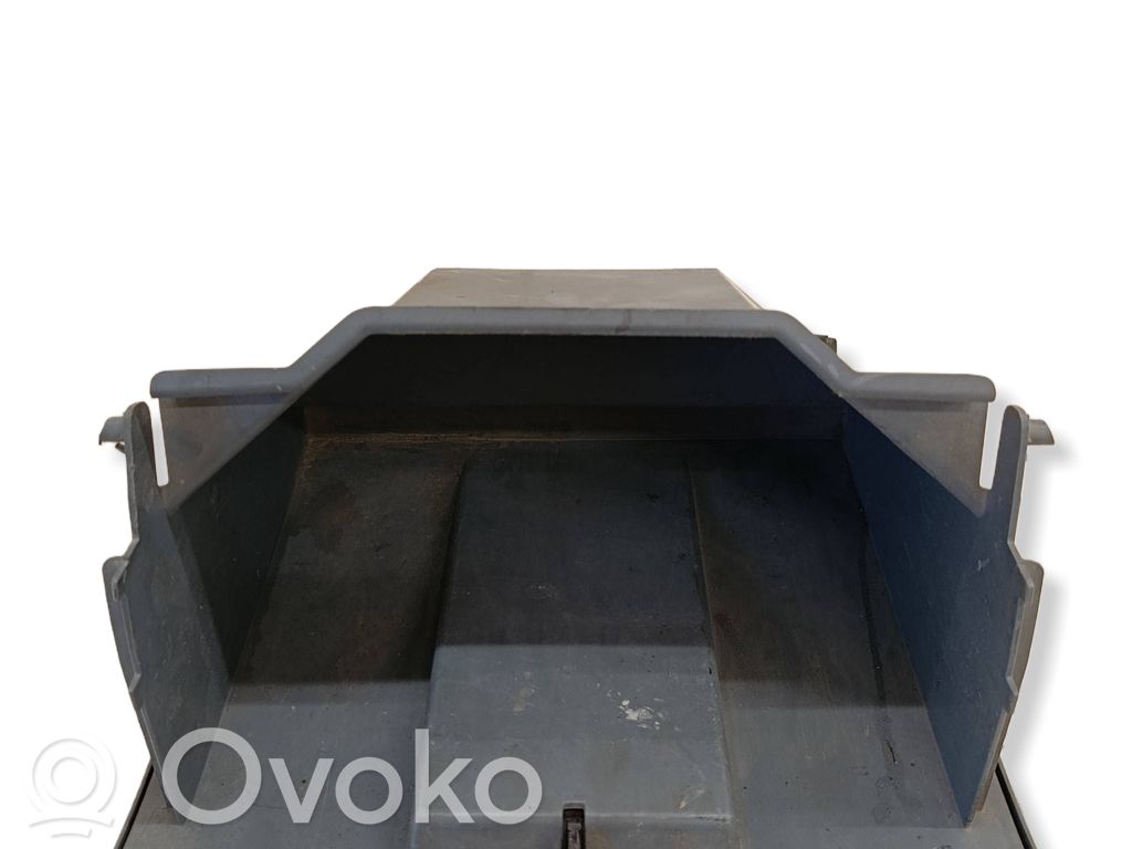 Daiktadėžė   6C11V06024AGW