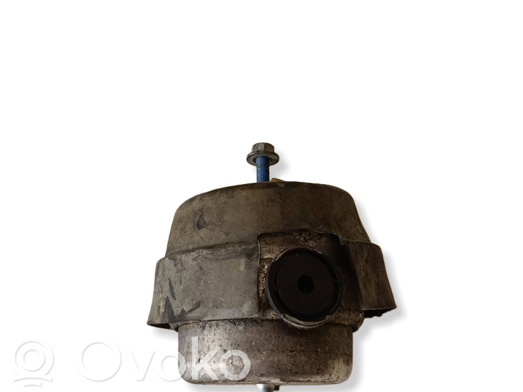 Audi A4 S4 B7 8E 8H Engine mount bracket 