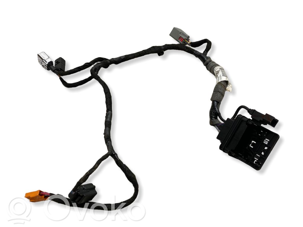 Ford Kuga II Enchufe conector entrada auxiliar 
